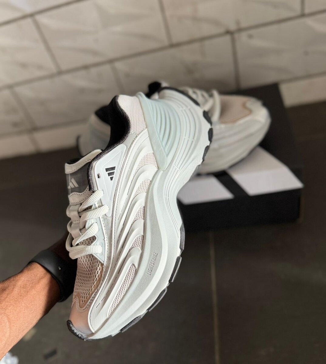 Baskets tendance blanc et noir