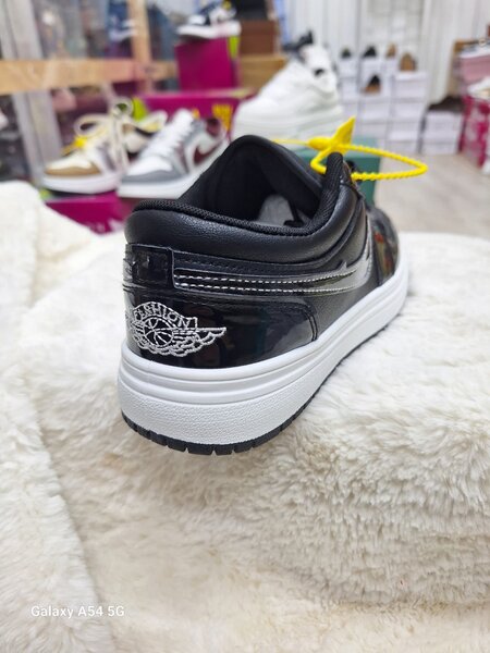 Кроссовки джорданы