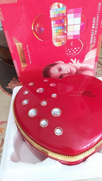 Dubai makeup kit