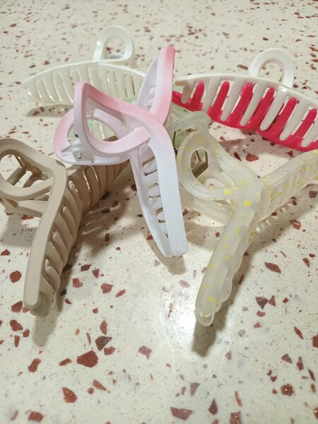 Claw clips (hair claws)