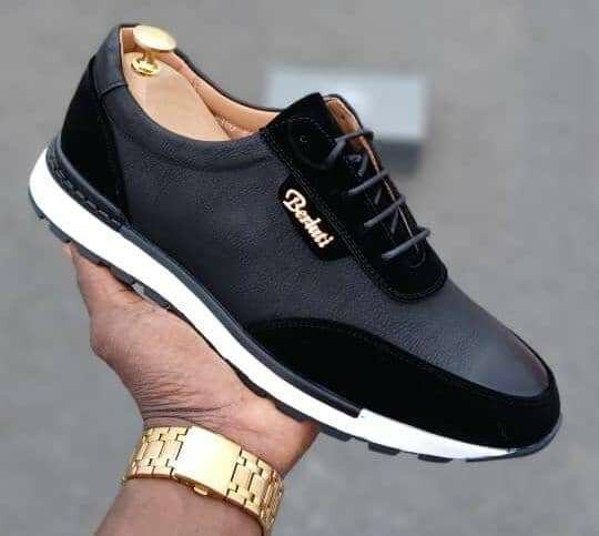 Souliers disponible