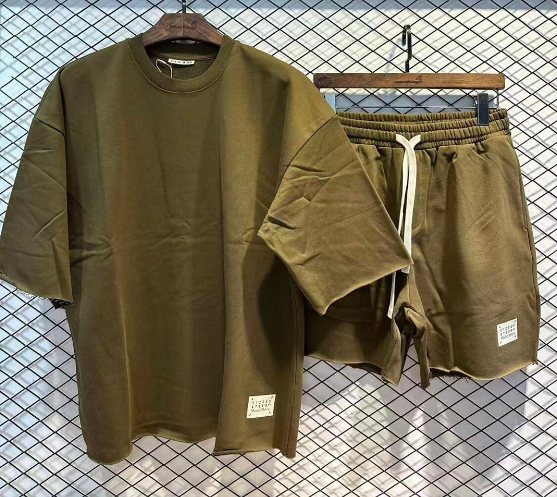 Ensemble casual t-shirt et short marron