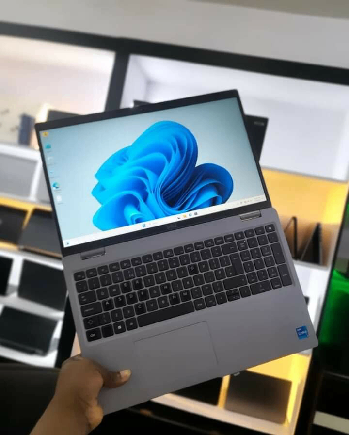 Dell Latitude 5520 11th Gen Core i5 @2.1Ghz