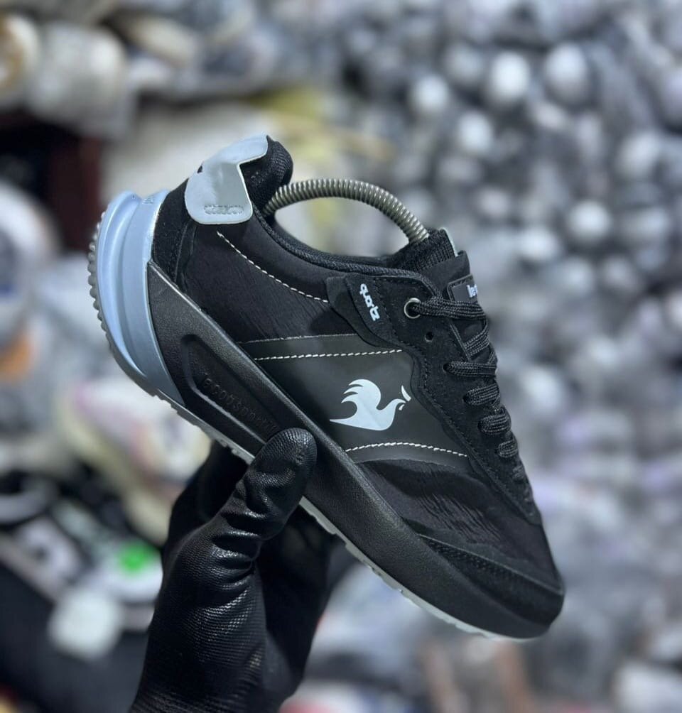 Sneakers unisex rouges et bleues