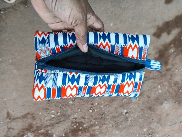 Pochette colorée à motifs