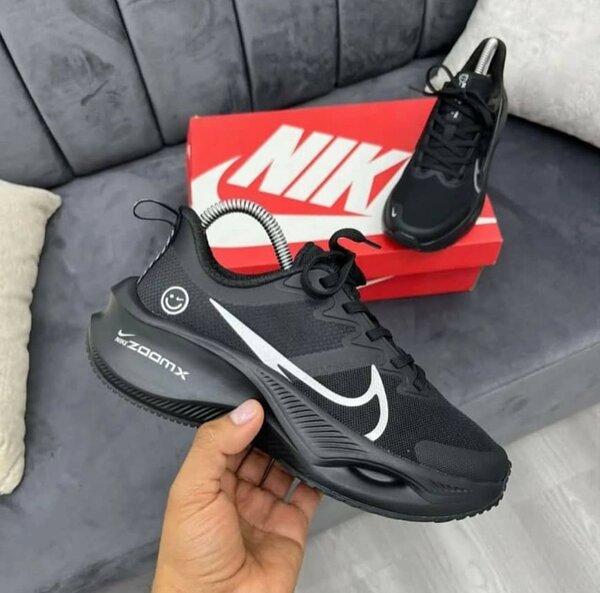 NIKE ZOOM