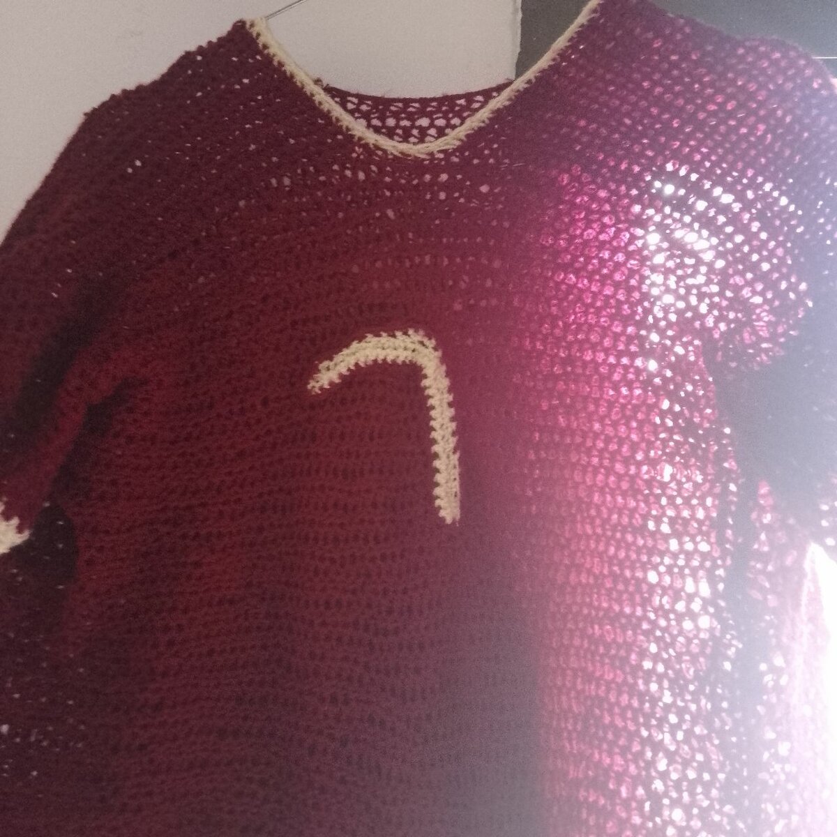 Maillot rouge bordeau et jaune