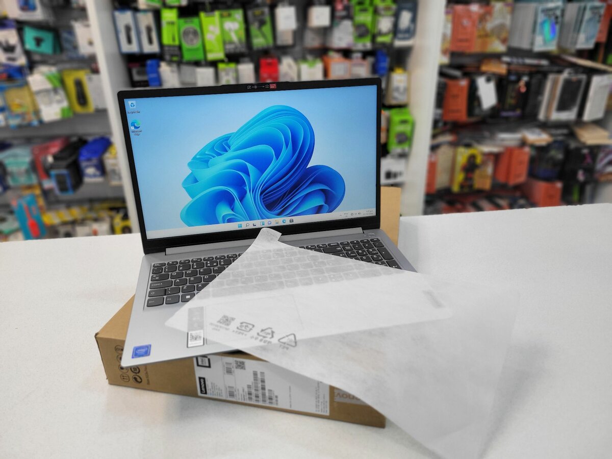 LENOVO IDEAPAD 1i  / 15.6 "