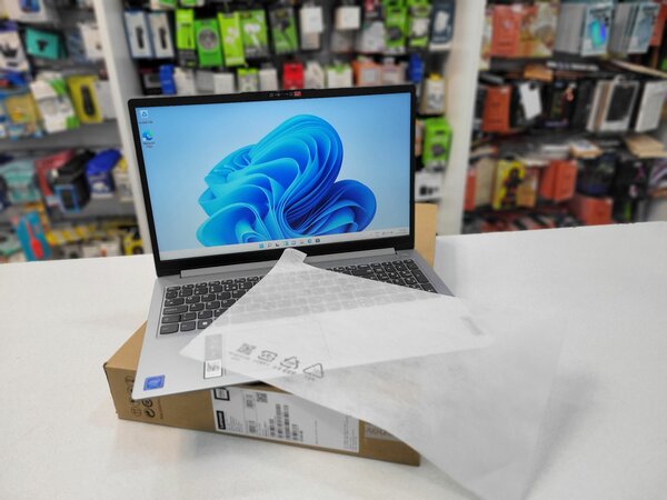 LENOVO IDEAPAD 1i  / 15.6 "