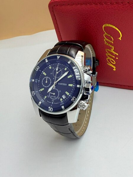 Montre élégante en cuir