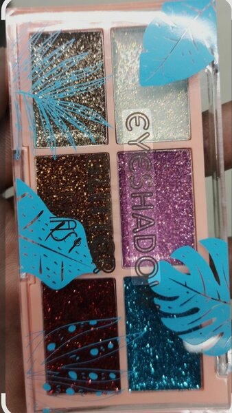 Palette de fards à paupières à paillettes