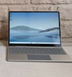 Microsoft Surface Laptop Go