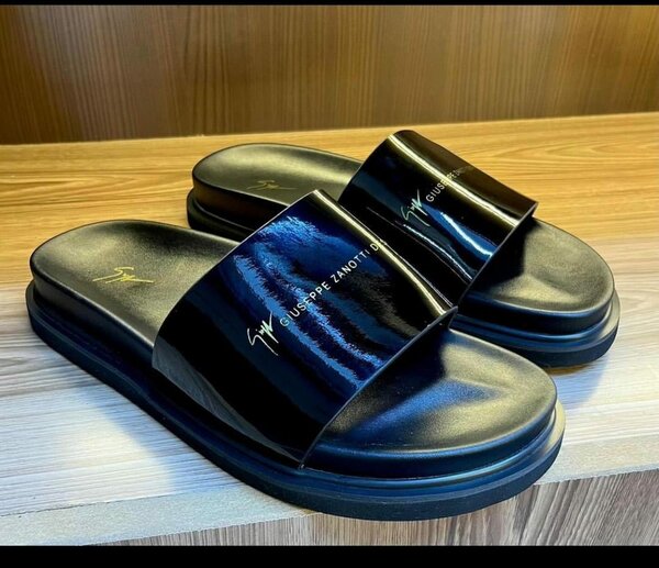 Claquettes élégantes homme