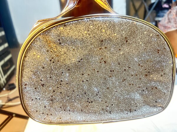 Pochette à paillettes dorées