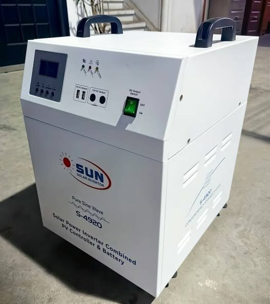 Solar power inverter combined with pv controller battery 300w