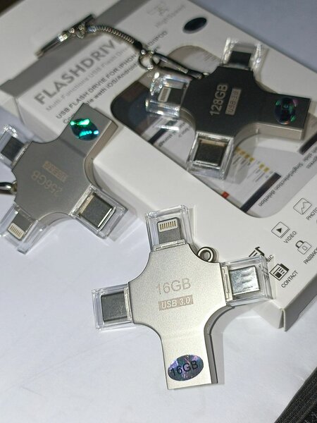 16 GB - CLÉ USB 3.0 MODÈLE 4 EN 1