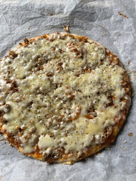 Pizza viande hachée et fromage