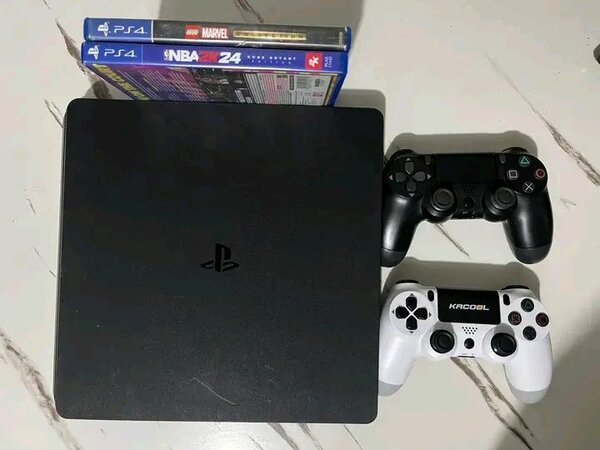 Pack PS4 avec jeux inclus