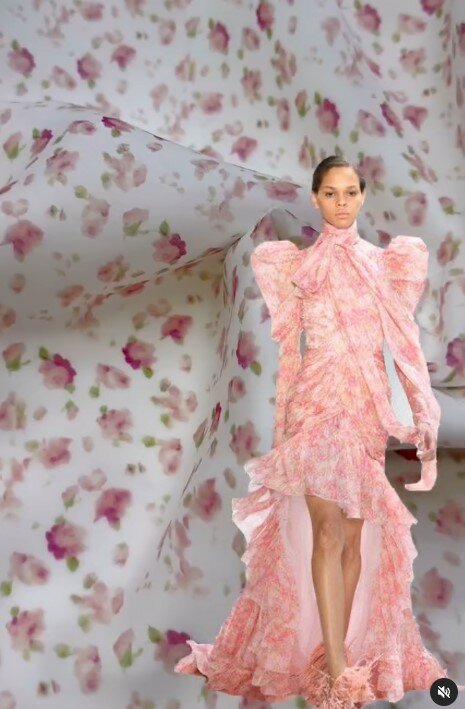 Красивая лёгкая ткань Тенсель батист с узором для пошива одежды