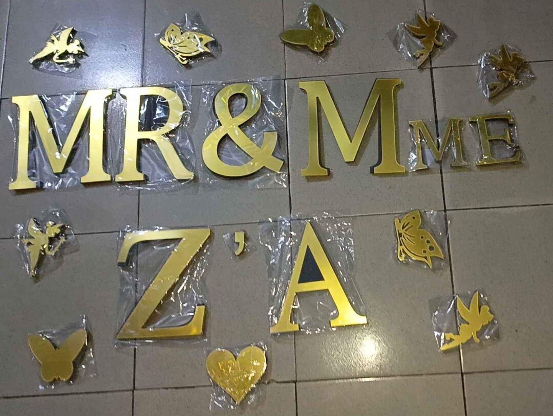 Les lettres, chiffres, et autres motifs décoratifs