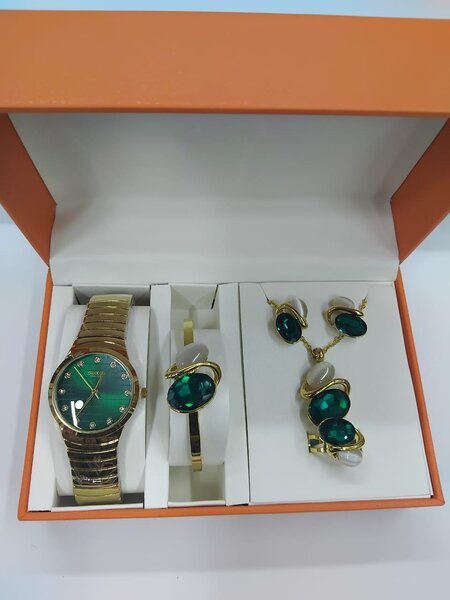 Ensemble Montre et Bijoux Émeraude
