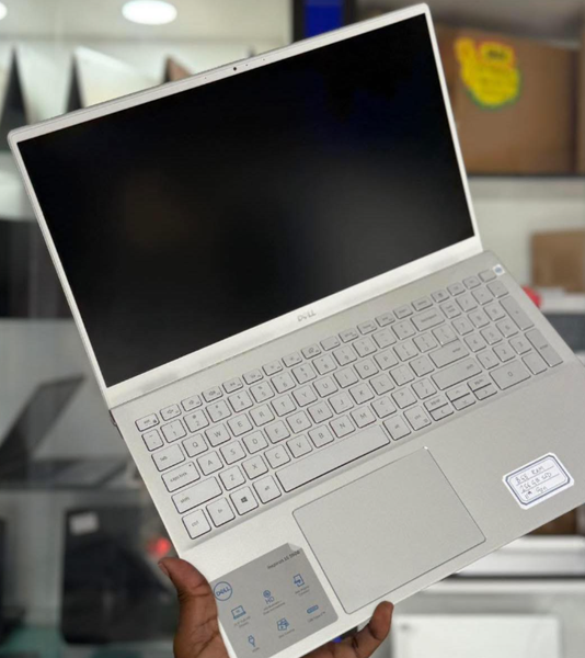 Neat Dell Inspiron 15 5000 11th GEN