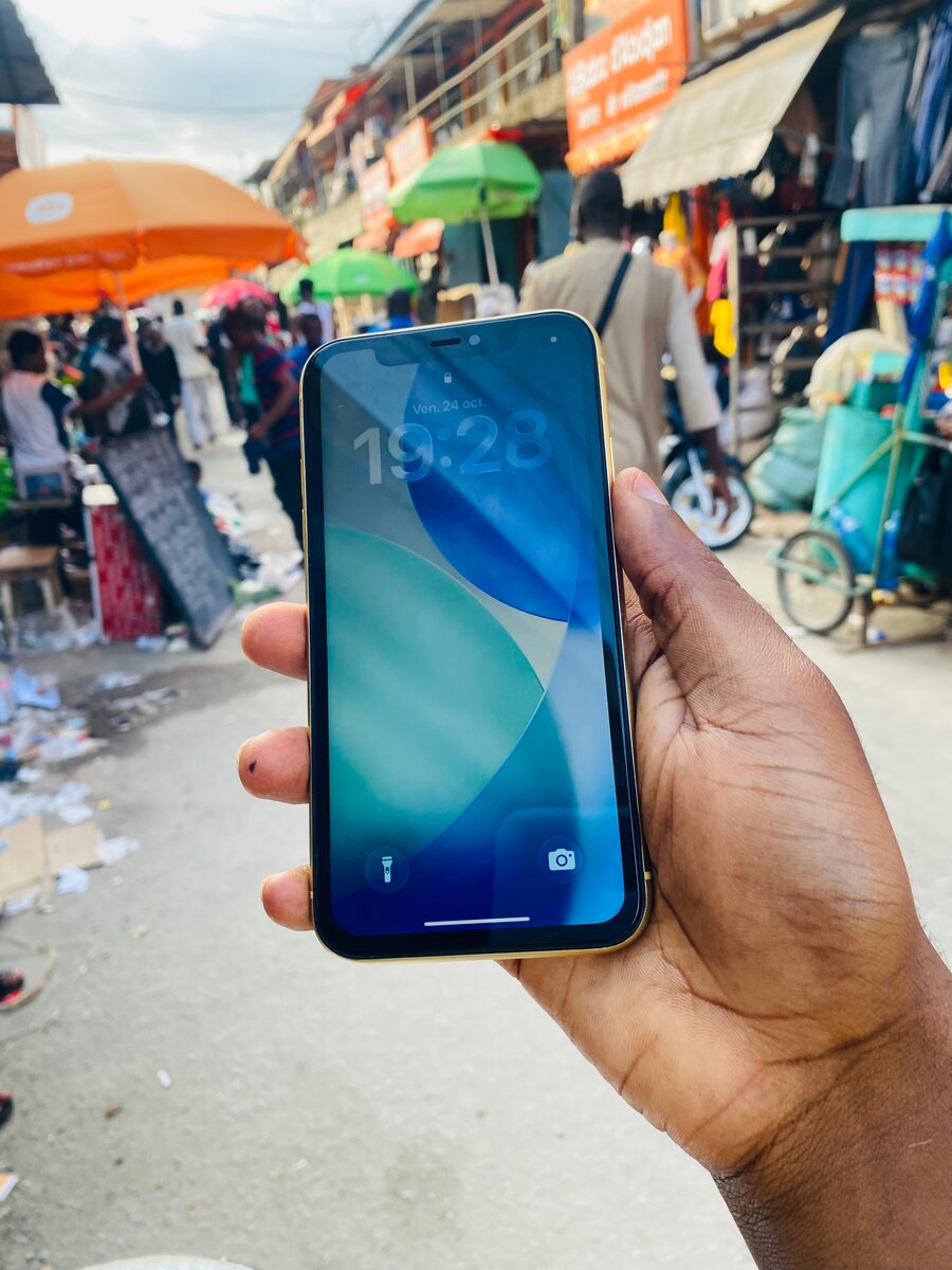 iPhone 11 - Jaune élégant