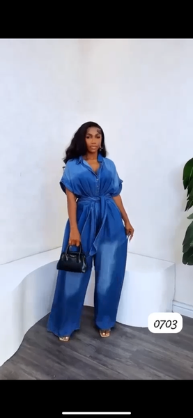 Combinaison bleue élégante