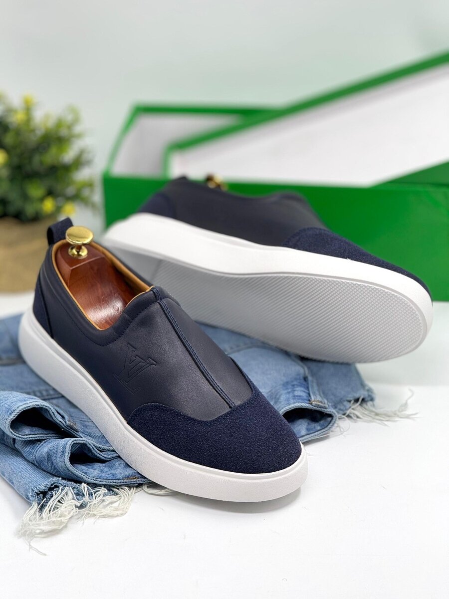 LOUIS VUITTON EASY WEAR NAVY AND WHITE