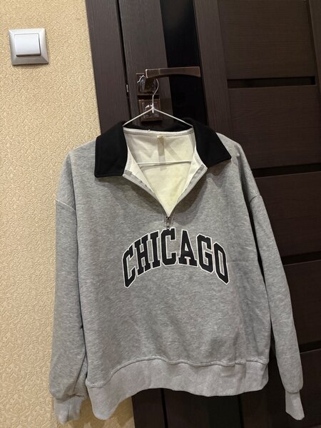 Свитшот с замком