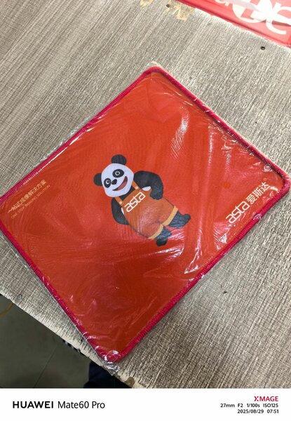 Tapis de souris panda rouge