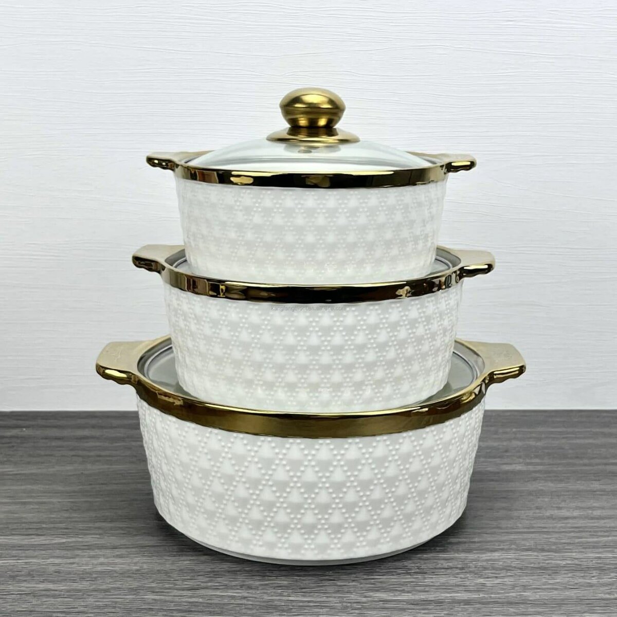 Assiettes en porcelaine