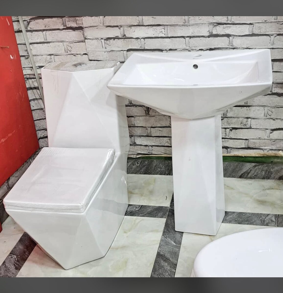 DIAMOND WATER CLOSET