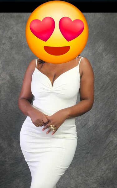 Robe classe blanche pour tous types de