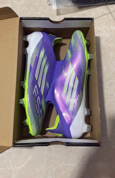 Chaussures de football FG violettes