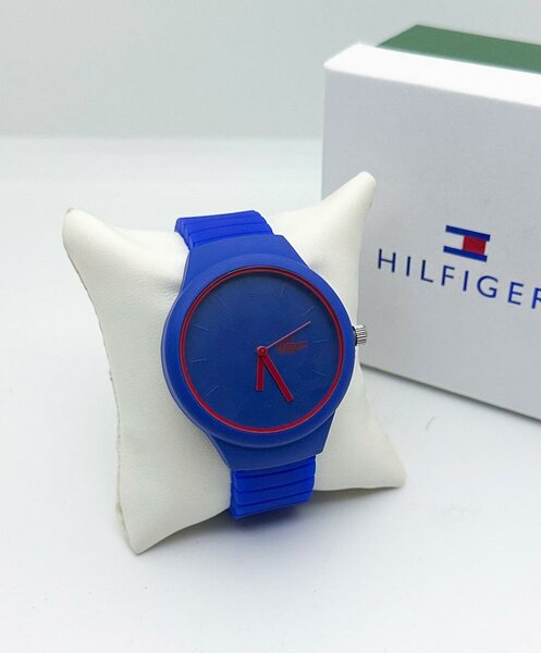 Montre bleu moderne