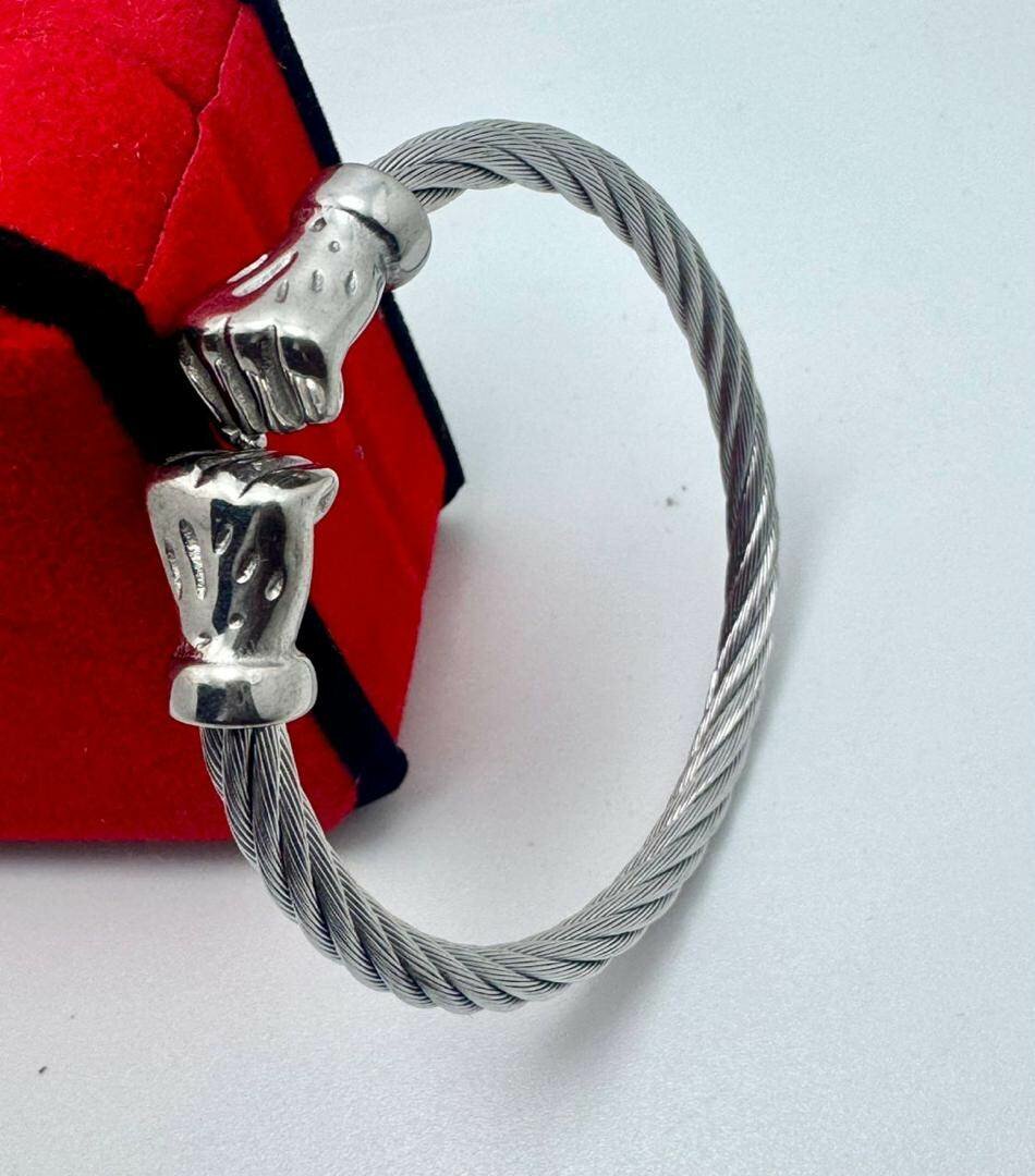 Bracelet en acier mains