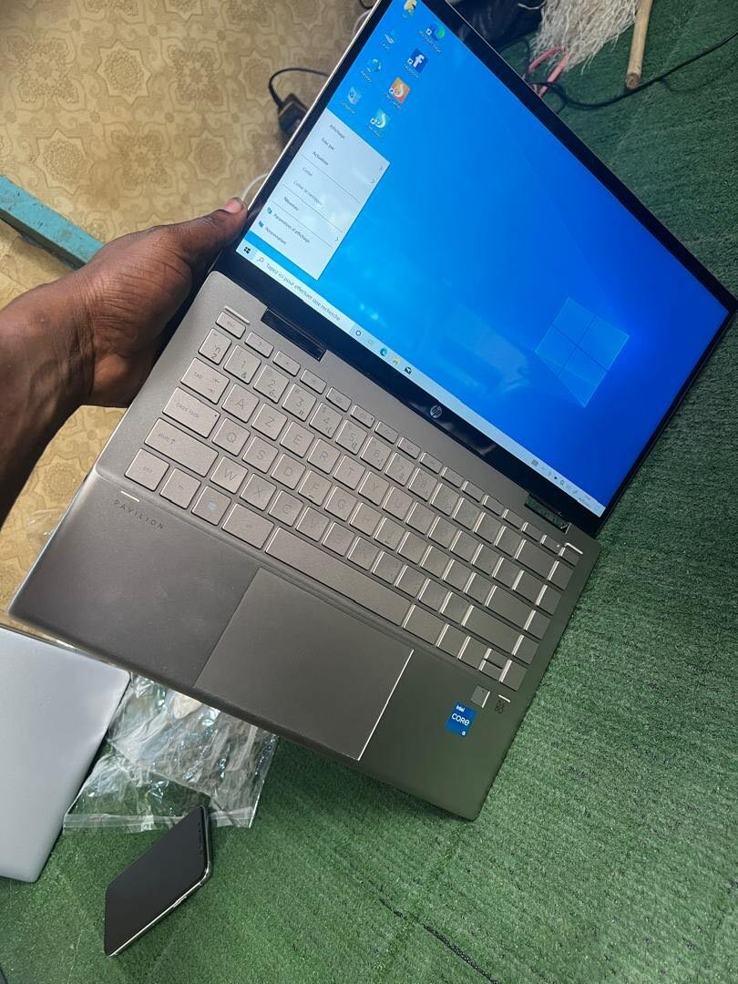 Hp pavilion corei5 8giga 512ssd