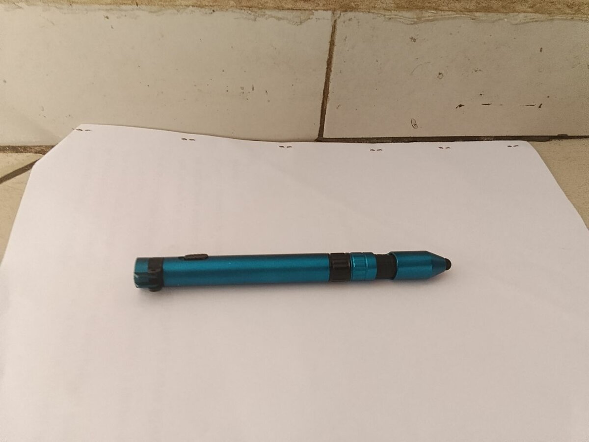 3 Stylos multifonctions - LED