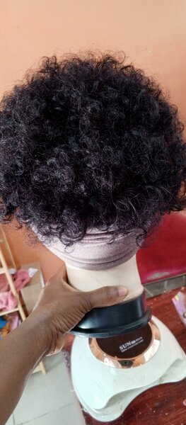 Perruque Frisée Courte