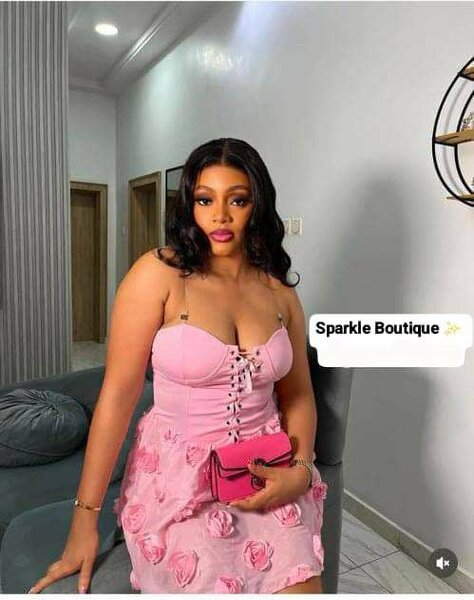 Robe élégante rose à corset