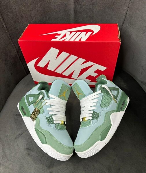 AIR JORDAN 4