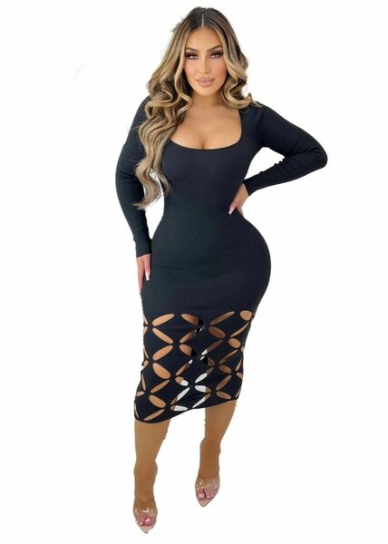 Robe Noire Découpée Élégante