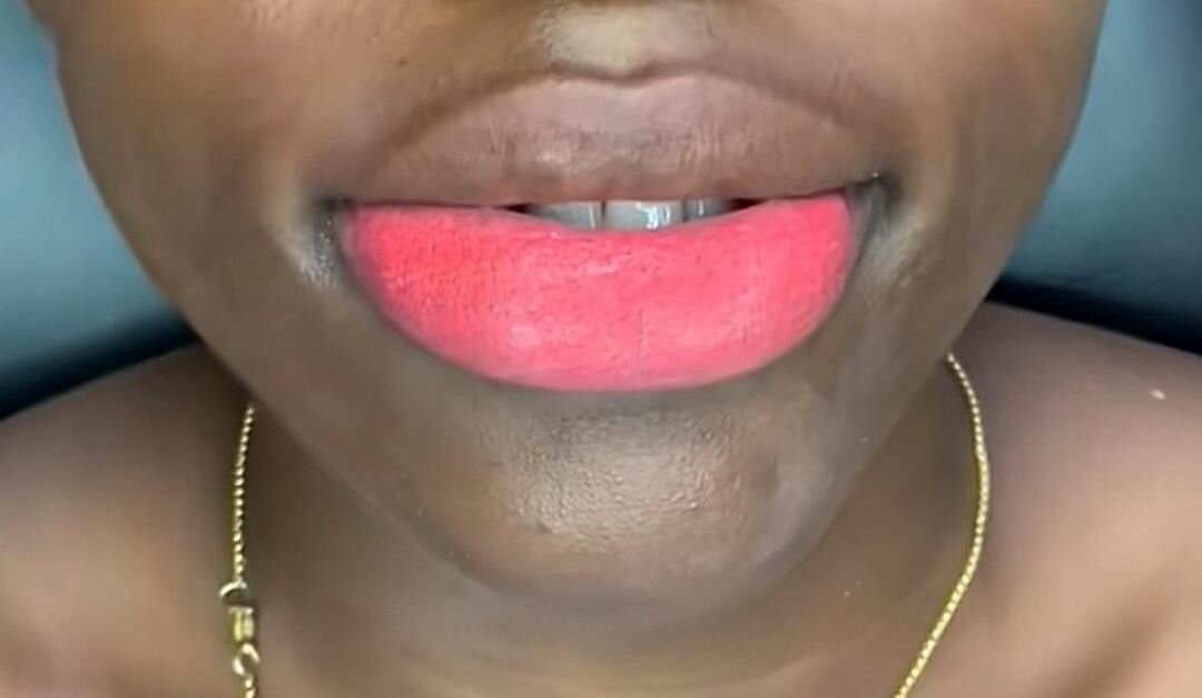 Exfoliant à lèvres rouge naturel