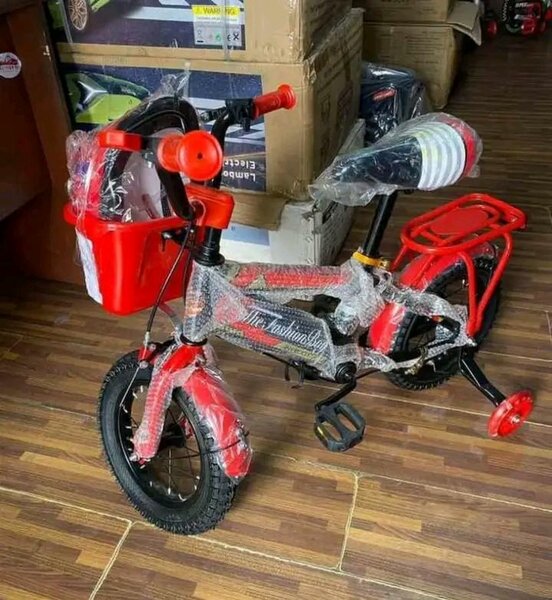 Vélo enfant avec petites roues