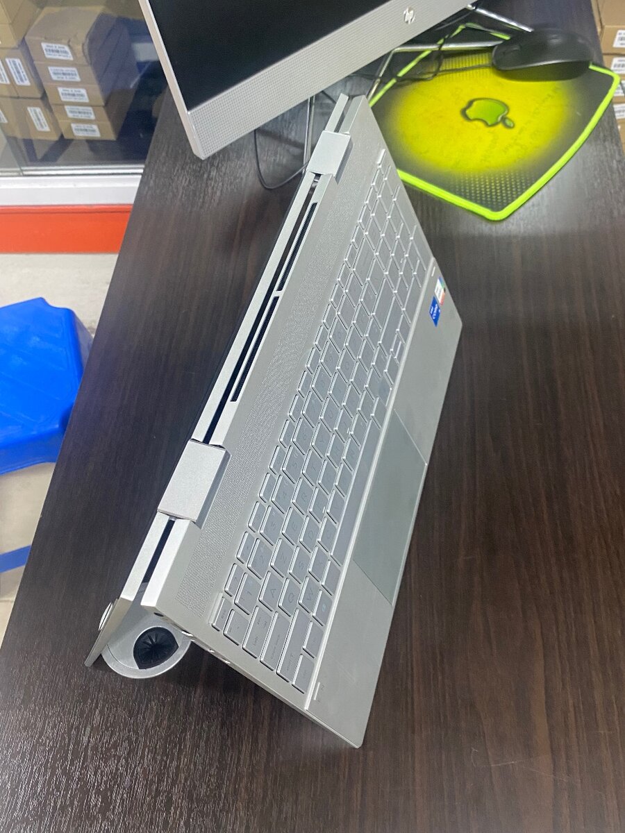 Ordinateur hp envy 15" x360 core i5 ram 8 go disque dur 512