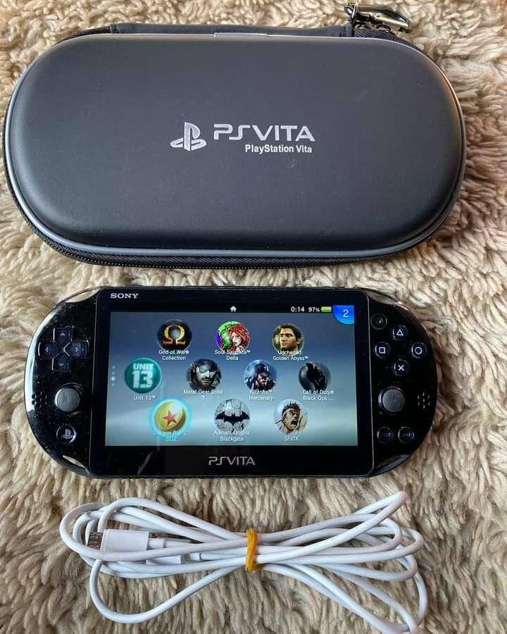 Ps vita casi neuf 20jeux
