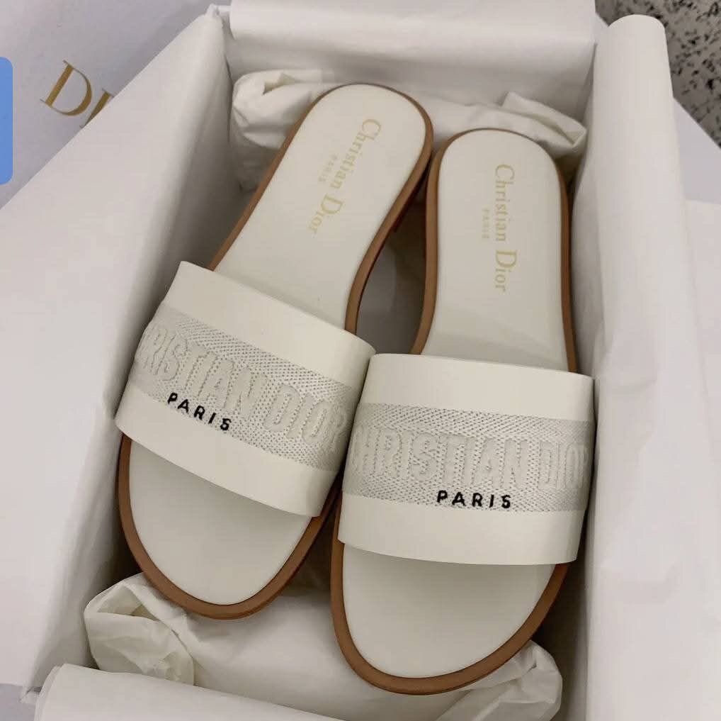 Sandales Dior en cuir élégantes