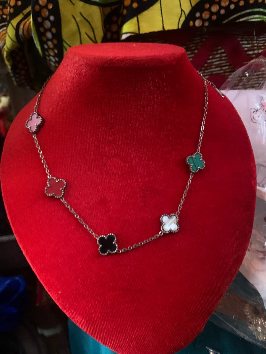 Collier trèfle élégant