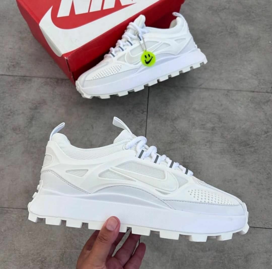 Baskets Nike blanches unisexes